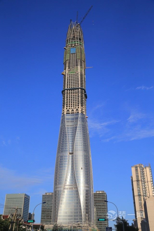 天津周大福塔楼今封顶 精装修等五大专业将全面施工